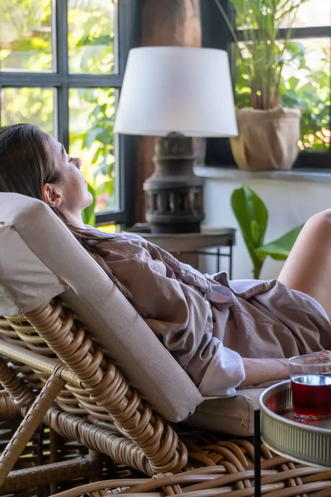 ManiciLife: a guest resting on a lounger